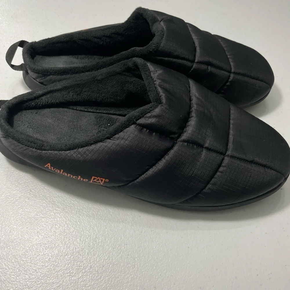 Avalanche of Men's Black Quilted Slipon  Size 12 SB-2